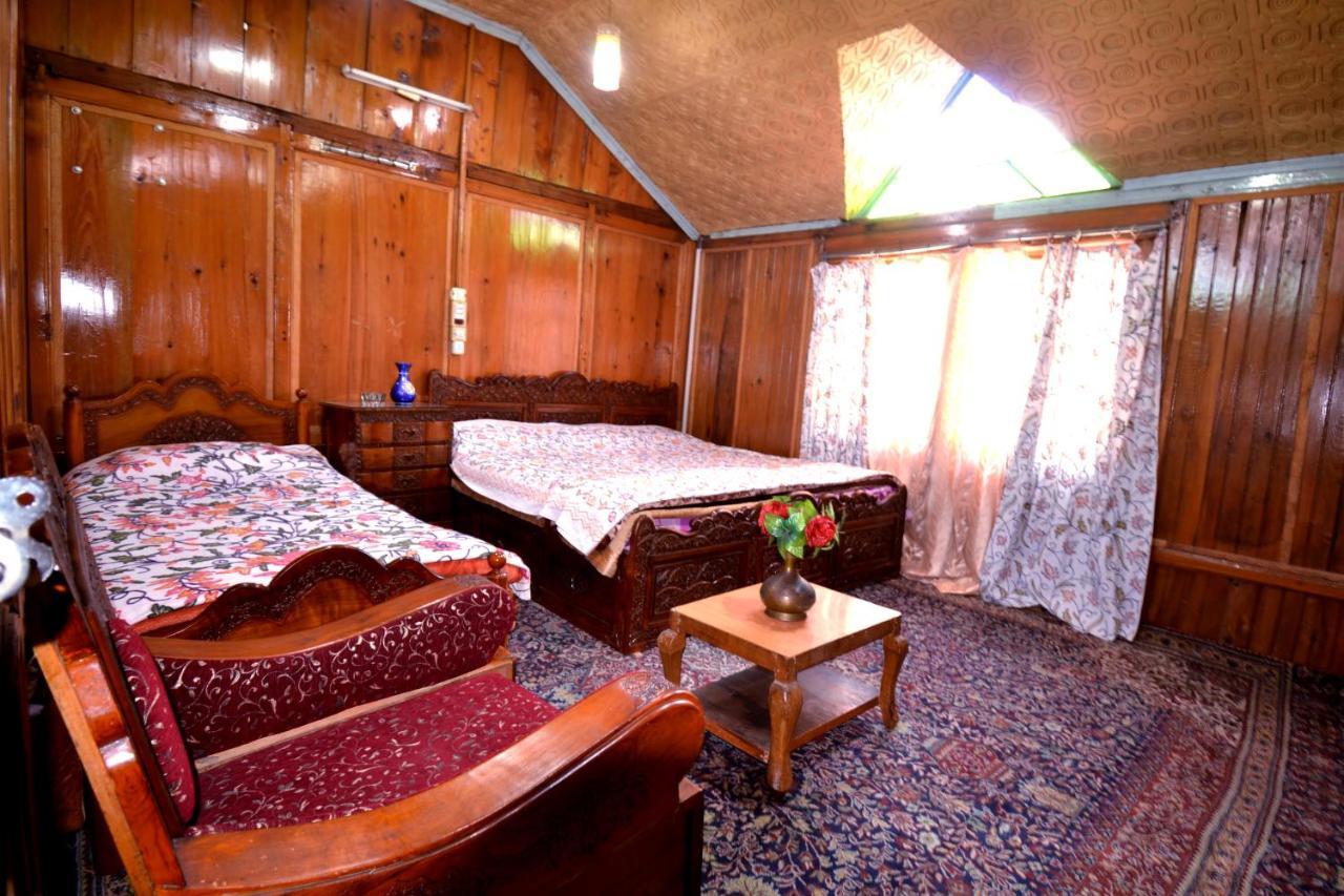 Hotel Heritage Shreen Houseboat Srīnagar Esterno foto