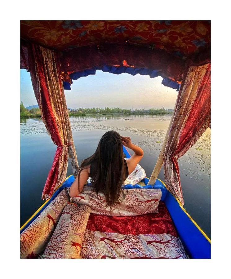Hotel Heritage Shreen Houseboat Srīnagar Esterno foto