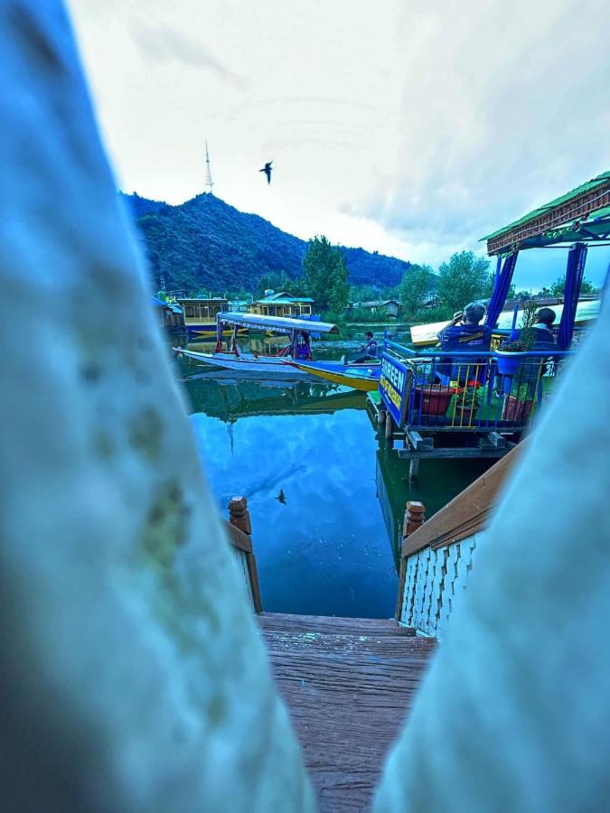 Hotel Heritage Shreen Houseboat Srīnagar Esterno foto