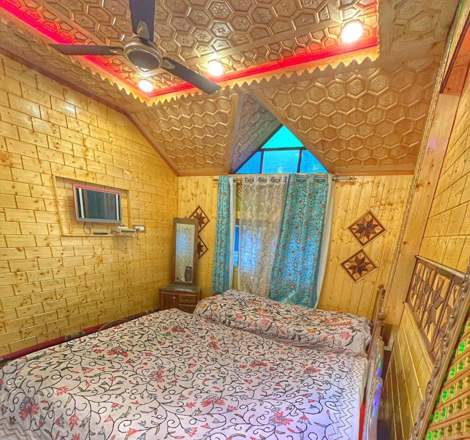 Hotel Heritage Shreen Houseboat Srīnagar Esterno foto